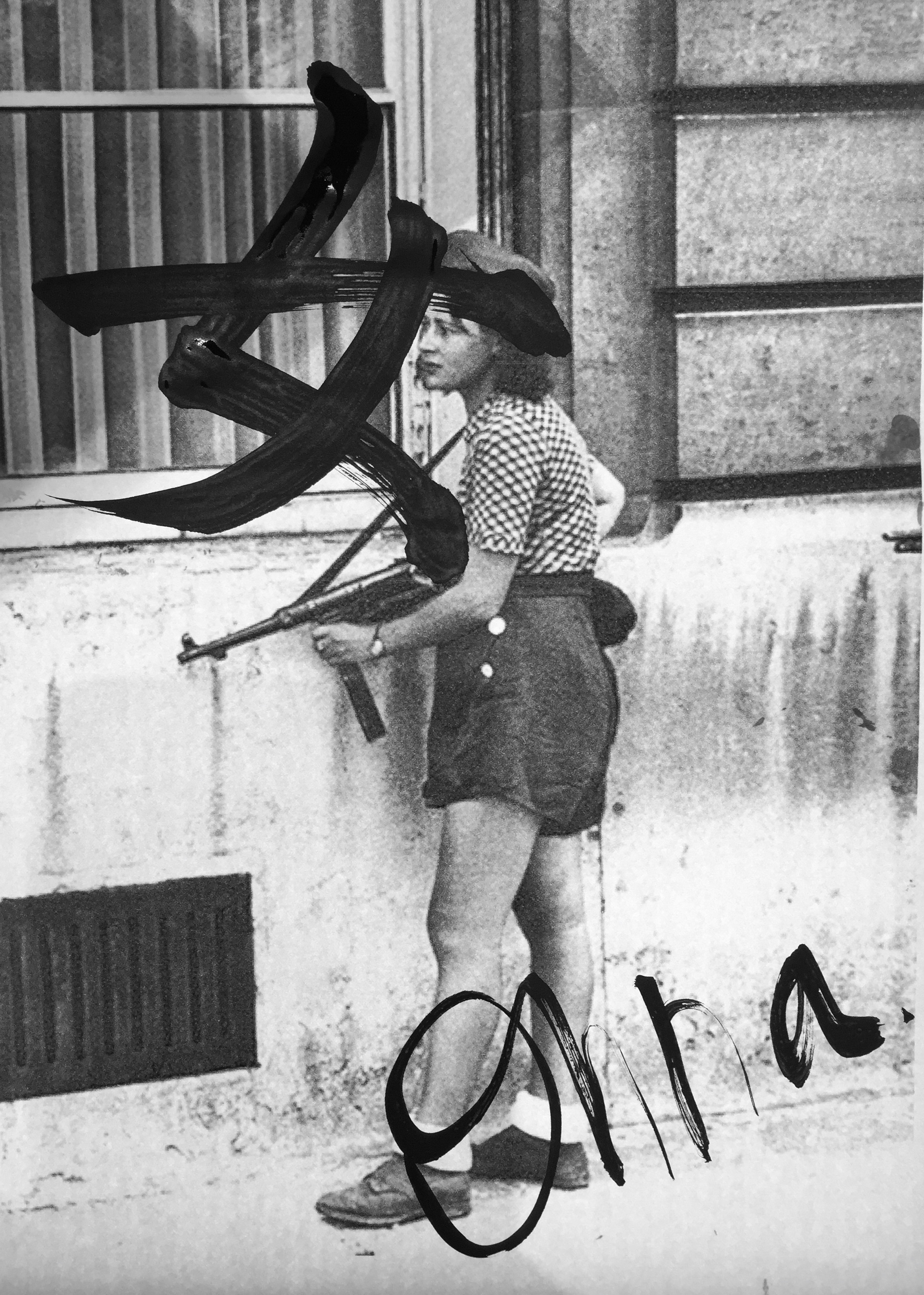 Simone Segouin, 18 ans, Résistante française pendant la libération de Paris. (1944)